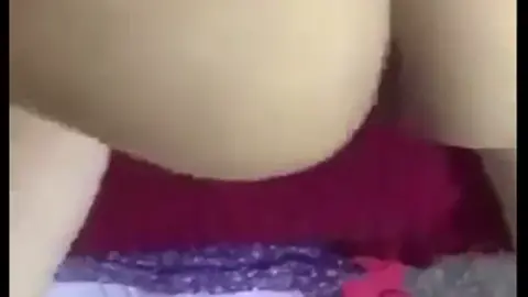 سكس عراقي يغير وضعية ويقعدها على عيره ثواني ما يستحمل وينزلهم