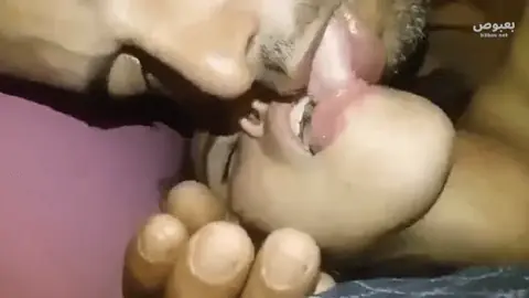 لقاء غرامي ناري مع فتاة مغربية هايجة تمتع شريكها بمهارة عالية - في لقاء استثنائي ساخن للغاية