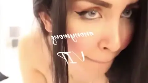 سكس ميرا النوري تتعرى من ملابسها وتنزل نشوتها ولسانها فلتان محن