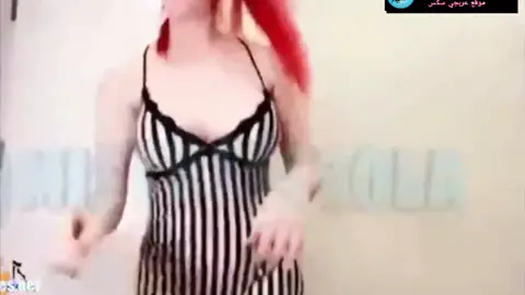 سكس العمة رولا ابنها يتحرش بها ويرضع بزازها وهي تنشر الغسيل