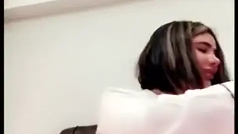 انجي خوري تستعرض كيلوتاتها و تعرض ما تحت ملابسها كسها الأبيض