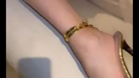 سهرة نايا خوري و انطونيو سليمان يلعب ببزازها وطيزها وتدلعه برقصها
