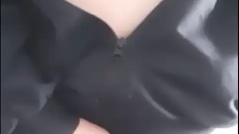 سكس شرموطة تانجو ملبن بتعرض بزازها وكسها