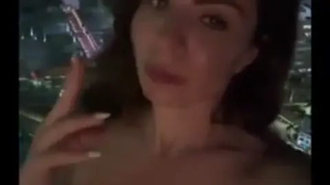 الينا انجل العراقية عارية على البلكون وتلعب بكسها الرطب وكلامها الممحون