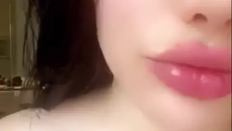 سكس انجي خوري تدعك بزازها و تعصر حلماتها