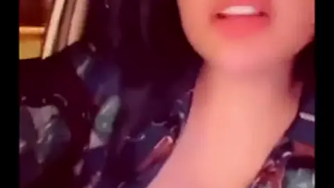 سكس انجي خوري ناسية بزازها برا وطالعة مشوار بالسيارة وصدرها يقفز