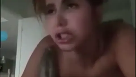 الخليجية باربي نجد قاعدة تمصمص الزب وتتلزز بطعمه كأنه أيس كريم