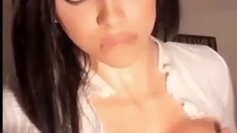 سكس لارا ديبالا الجميلة عارية البزاز والحلمات الكرز