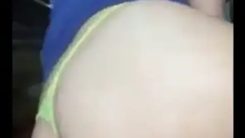 الينا انجل بالديلدو الشفاف نازلة شق بخرم طيزها وتوسع فيه