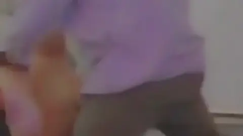 عامل افريقي ينيك شرموطة سعودية ويلحس كوسها