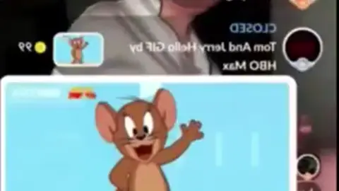 انجي خوري تغلق الباب وتعود لعرض بزازها تعريتهم للمتابعين