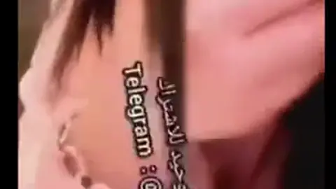 انجي خوري تكشف حلماتها بالغلط وبعدها تنزل فرك بيهم
