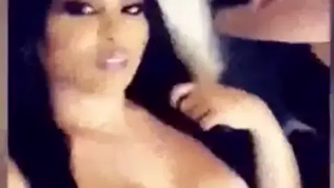 سكس عربي الشيميل و نور حبال تقول انها مارح تنيكها لأنها صديقتها ولكن لما تسخن تفشخ كسها