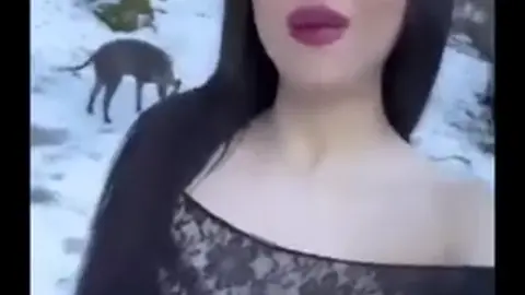 سكس لارا ديبالا حميانة مع حبيبها في الثلج اللي نازل دعك ببزازها