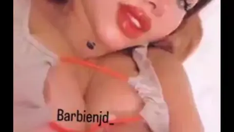 سكس باربي نجد السعودية تلامس ديودها وكسها بمحن كبير