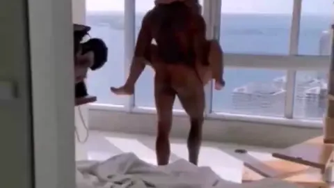 باربي نجد تصور فيلم سكس مع الفحل الأجنبي يرفعها في السماء ويرزع بكسها