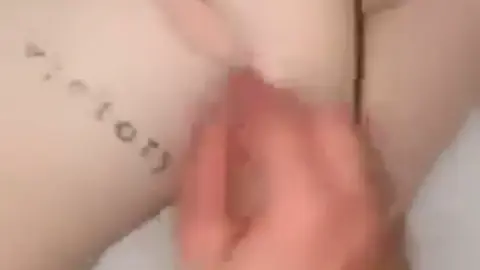 سكس ديوث سعودي بيصور مراته وبيلعب فجسمها