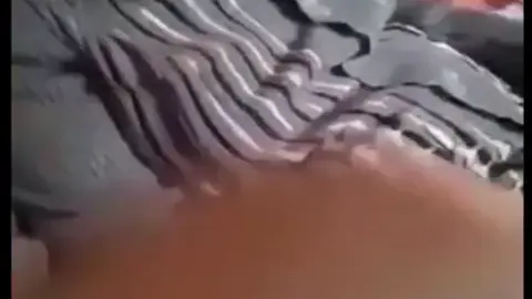 سكس عربي يصور زوجته وهي بتدعك زبره ويعصر حلماتها يوحاول ينزل حليبهم