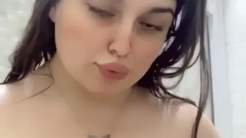 خليجيه ملبن كيرفي شرموطة سعودية هايجة عايزة تتناك من مصري