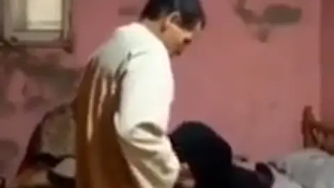 سكس مصري الصعيدي صاحب الزبر الطويل ينيج زوجته الفلاحه ويجيب في كسها