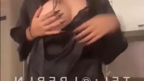 سكس اية خلف وصديقتها المربربة الجميلة تعري ونيك بالصناعي